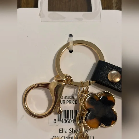 Quatrefoil Leopard Printed Keychain And Just Ximena Brushes - Picture 7 of 17